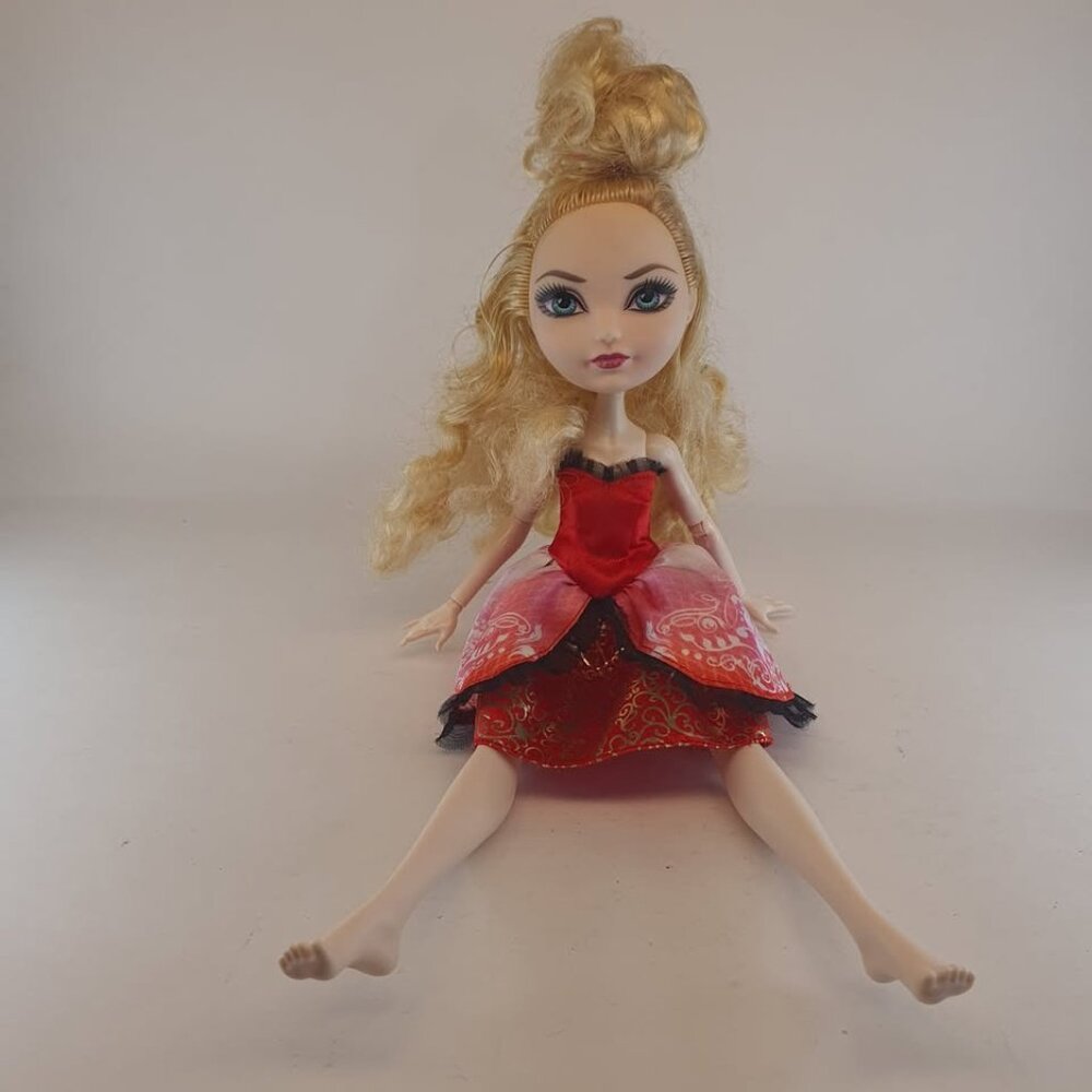 Mattel 2012 Ever After High First 1st Chapter Apple White Doll